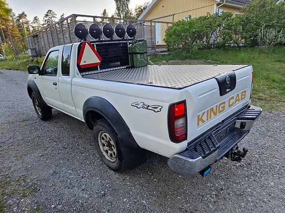Nissan King Cab 4 of 13