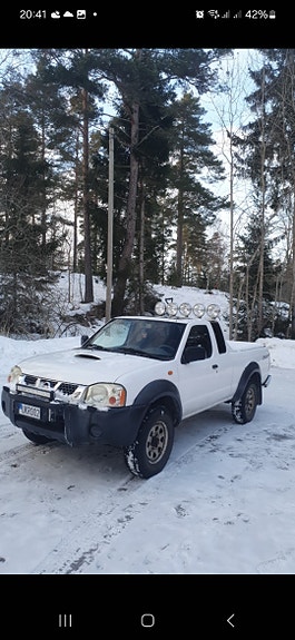 Nissan King Cab 2 of 13