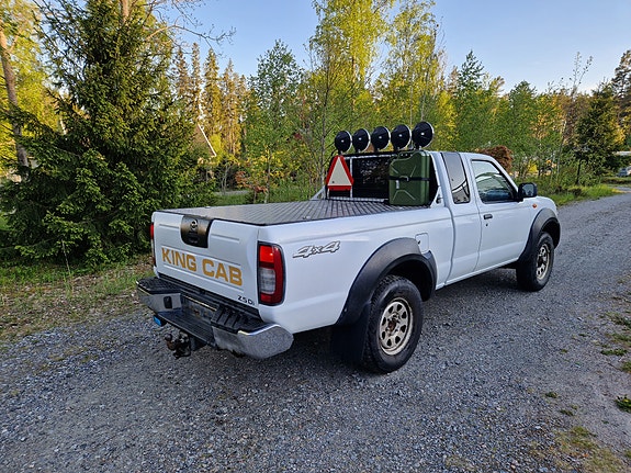 Nissan King Cab 7 of 13