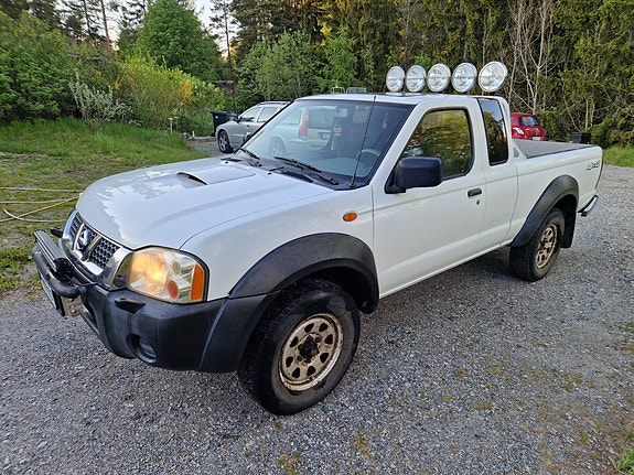 Nissan King Cab 5 of 13