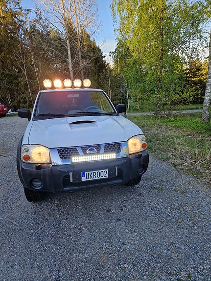 Nissan King Cab 3 of 13