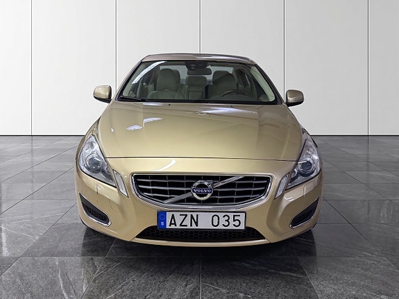Volvo S60 2 of 5
