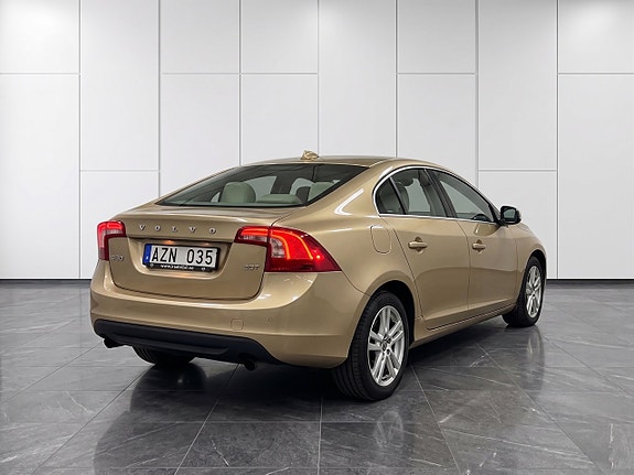 Volvo S60 4 of 5