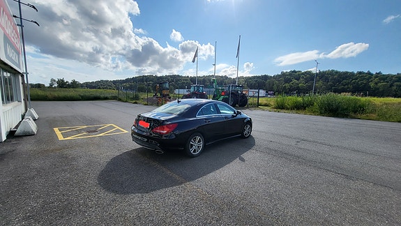 Mercedes-Benz CLA180 2 of 20