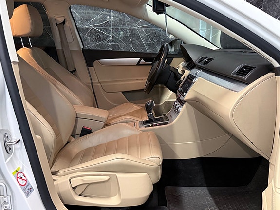 Volkswagen Passat Alltrack 14 of 21