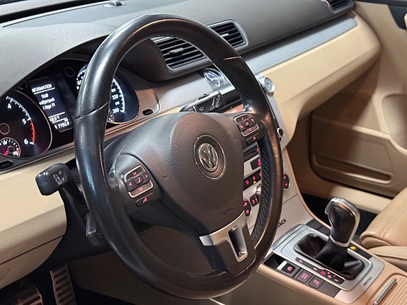 Volkswagen Passat Alltrack 17 of 21