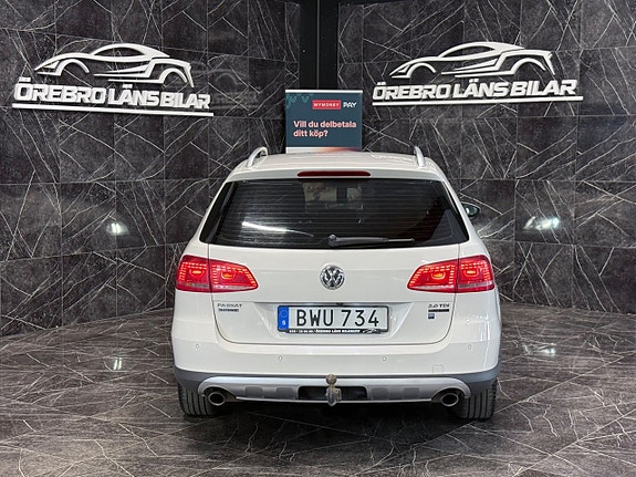 Volkswagen Passat Alltrack 2 of 5