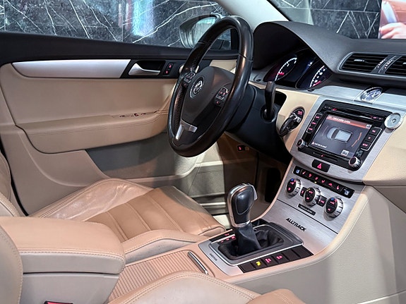 Volkswagen Passat Alltrack 16 of 21