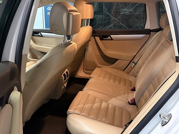 Volkswagen Passat Alltrack 13 of 21