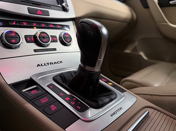 Volkswagen Passat Alltrack 18 of 21