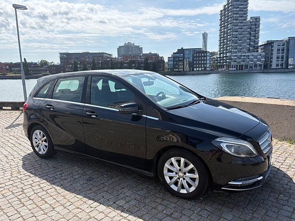 Mercedes-Benz B200 12 of 12