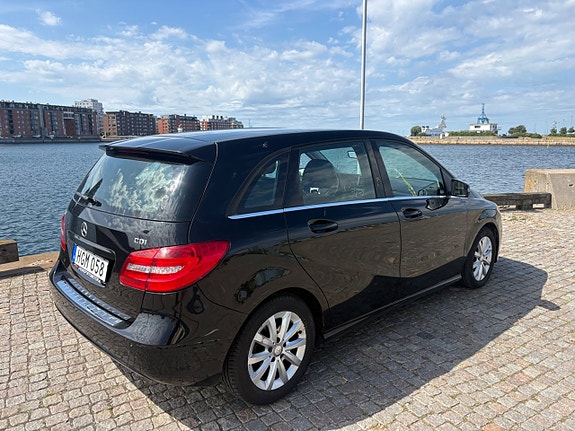 Mercedes-Benz B200 3 of 5