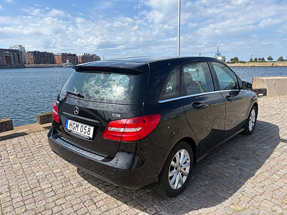 Mercedes-Benz B200 8 of 12