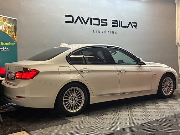 BMW 320d 3 of 5