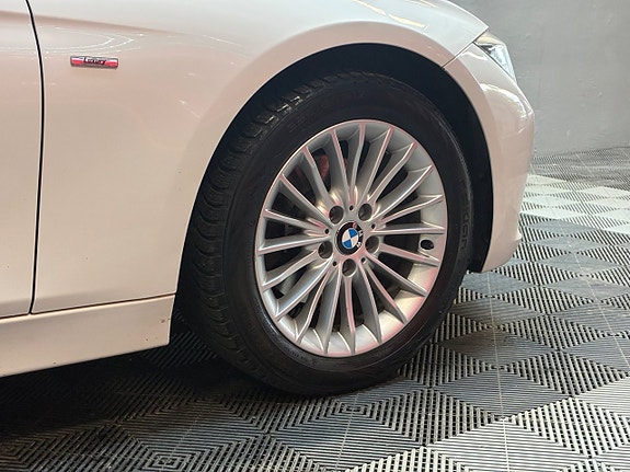 BMW 320d 4 of 5