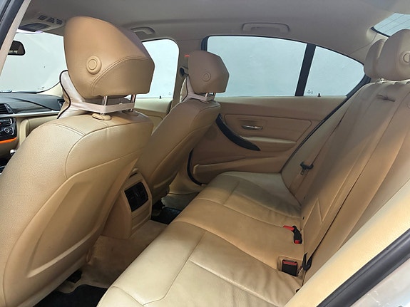 BMW 320d 11 of 18