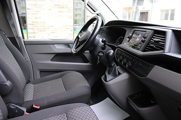 Volkswagen Caravelle 4 of 5
