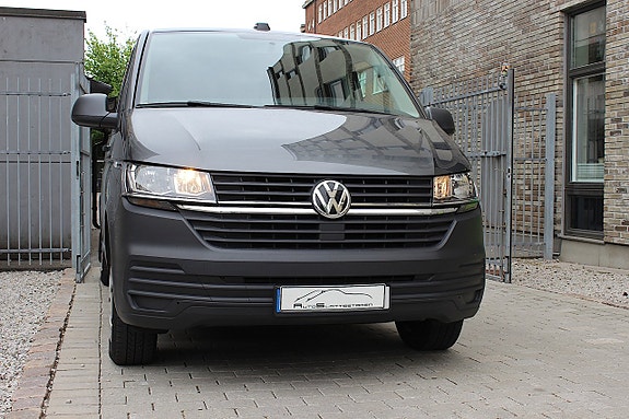 Volkswagen Caravelle 7 of 18