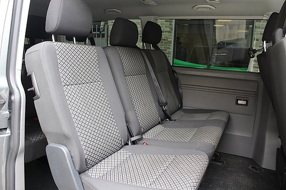 Volkswagen Caravelle 15 of 18