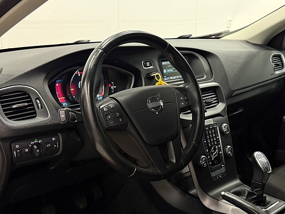 Volvo V40 Cross Country 9 of 22