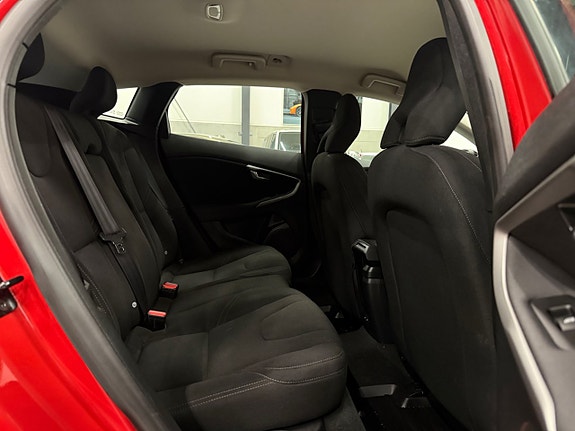 Volvo V40 Cross Country 14 of 22