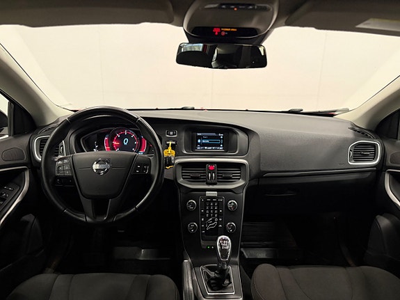 Volvo V40 Cross Country 10 of 22