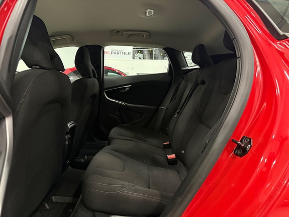 Volvo V40 Cross Country 12 of 22