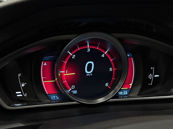 Volvo V40 Cross Country 18 of 22