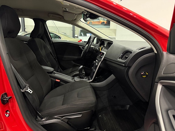 Volvo V40 Cross Country 13 of 22