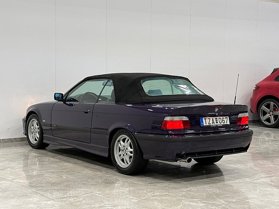 BMW 318i 4 of 5