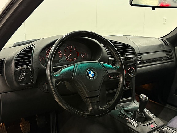 BMW 318i 12 of 21