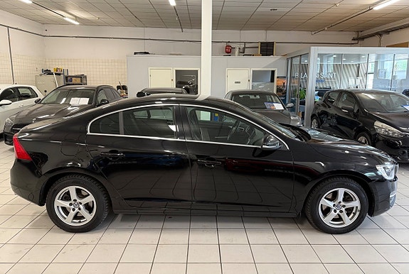 Volvo S60 2 of 5