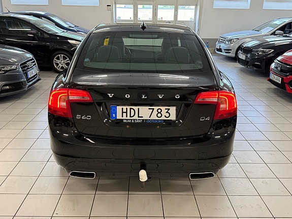 Volvo S60 4 of 5