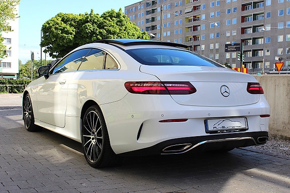 Mercedes-Benz E200 2 of 5