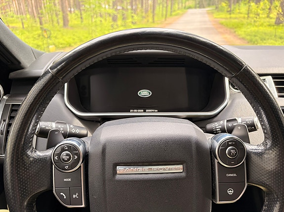 Land Rover Range Rover Sport 6 of 7