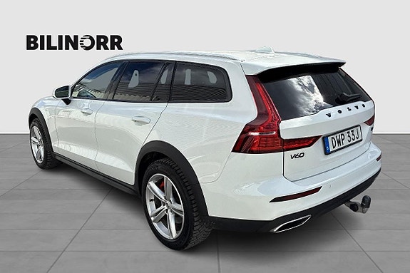 Volvo V60 Cross Country 4 of 5