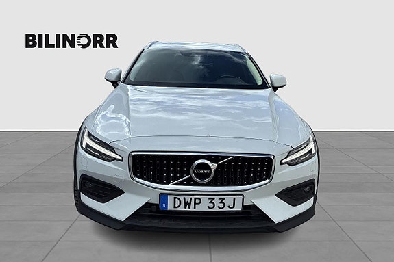 Volvo V60 Cross Country 3 of 5
