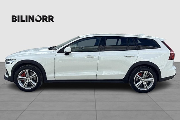 Volvo V60 Cross Country 2 of 5