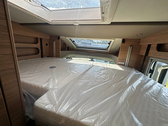 Weinsberg CaraSuite 650 MEG 140 Aut 8-steg Långbädd Edition Spicy Taksäng B-körkort NY! 21 of 30