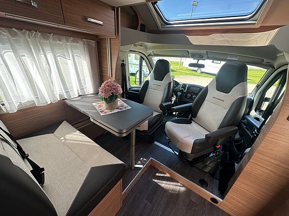 Weinsberg CaraSuite 650 MEG 140 Aut 8-steg Långbädd Edition Spicy Taksäng B-körkort NY! 4 of 30
