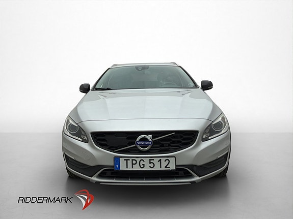 Volvo V60 Cross Country 2 of 5
