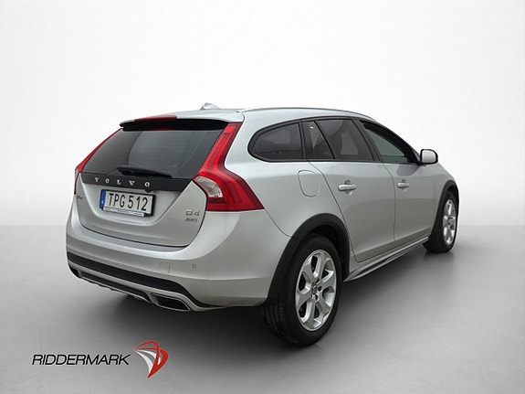 Volvo V60 Cross Country 8 of 30