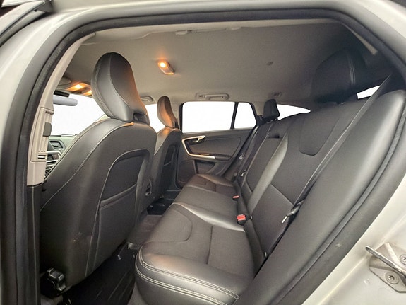 Volvo V60 Cross Country 27 of 30