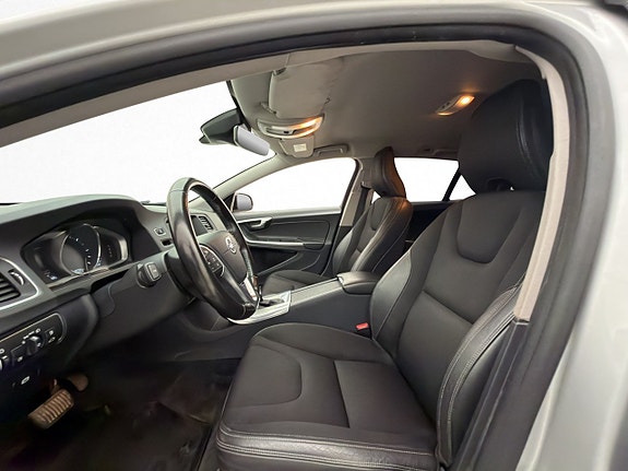 Volvo V60 Cross Country 11 of 30