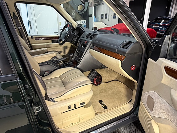 Land Rover Range Rover 4 of 5