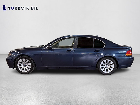 BMW 745i 3 of 5