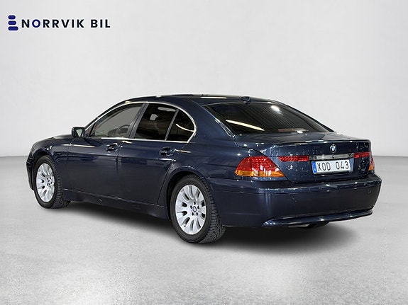 BMW 745i 5 of 5
