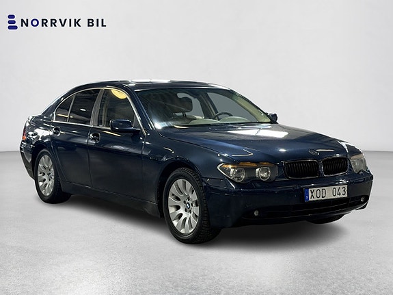 BMW 745i 4 of 5