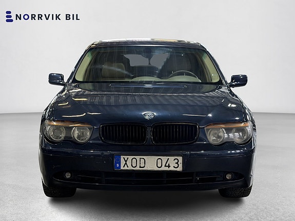 BMW 745i 2 of 5