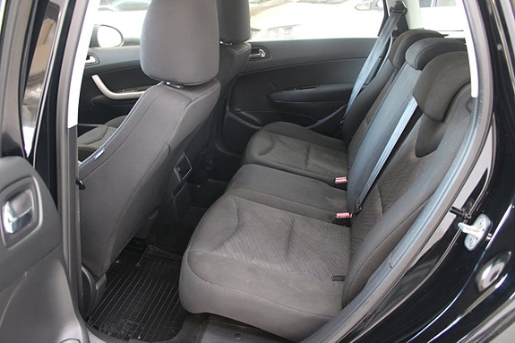 Peugeot 308 SW 10 of 12